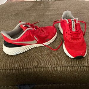 Nike Boys Revolution 5 Bq5671-603 Red Running Shoes Sneakers Size 5.5y